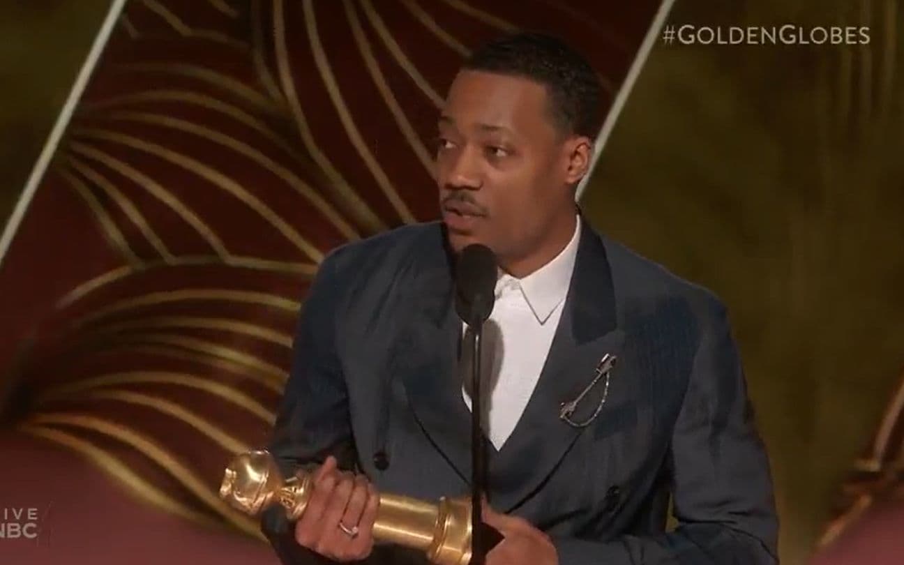 Tyler James Williams recebe Globo de Ouro