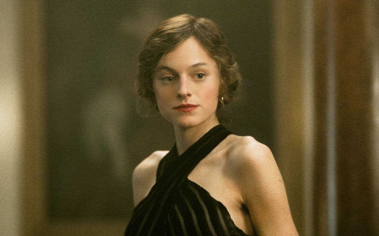 Emma Corrin em O Amante de Lady Chatterley