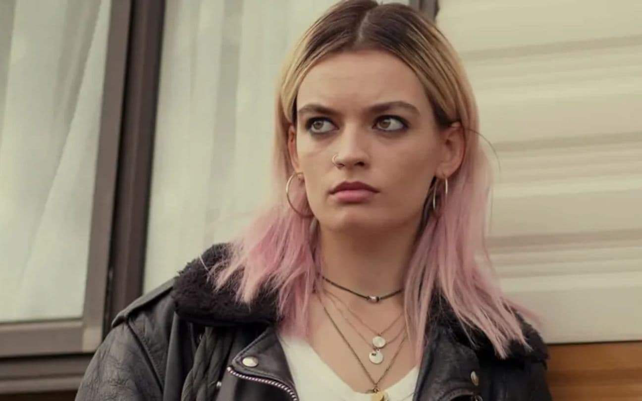 Emma Mackey como Maeve em Sex Education
