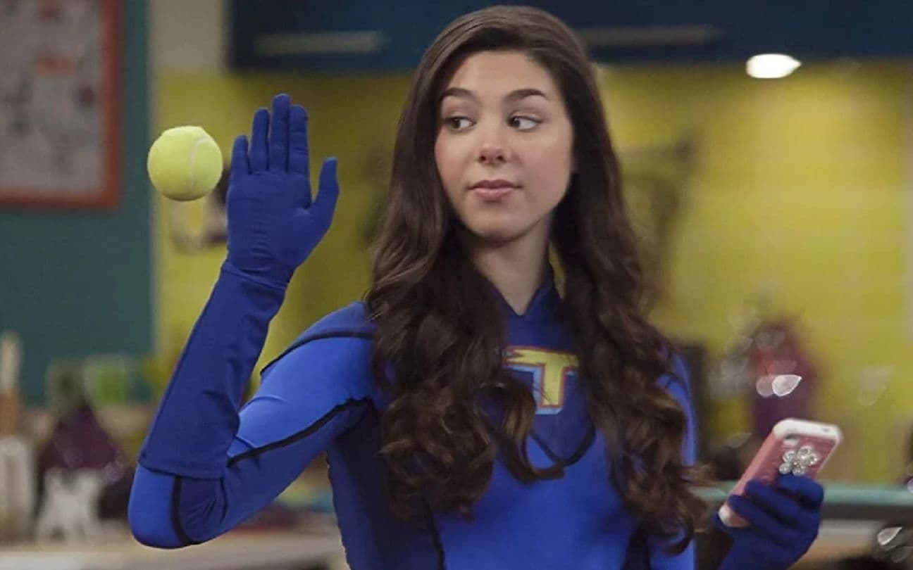 Kira Kosarin em cena de The Thundermans