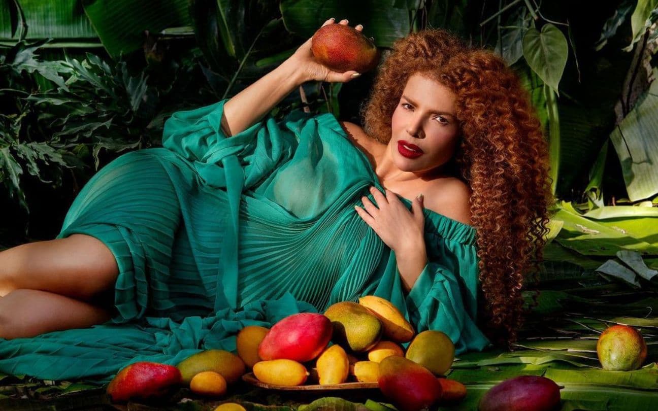 Vanessa da Mata na capa de Vem Doce