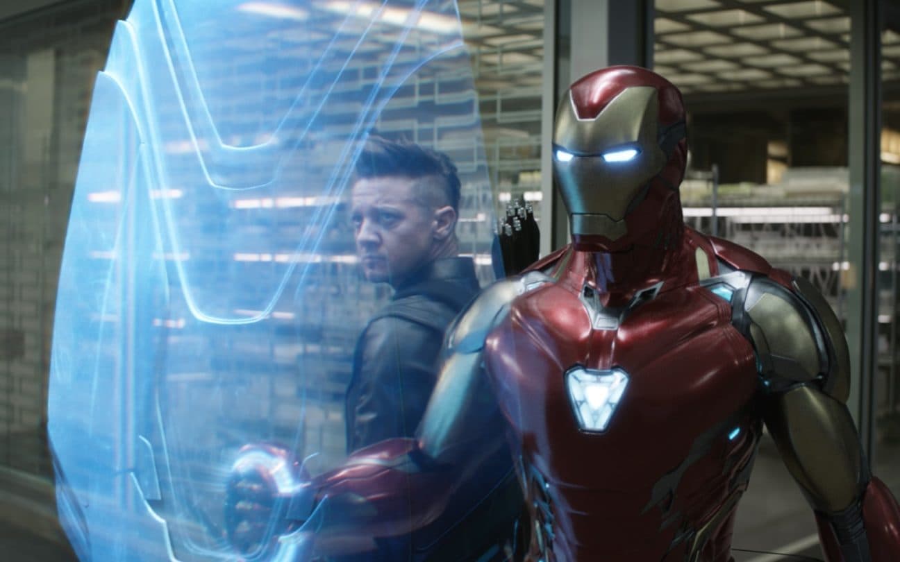 Jeremy Renner e Robert Downey Jr. em cena de Vingadores: Ultimato, um dos melhores filmes do Disney+
