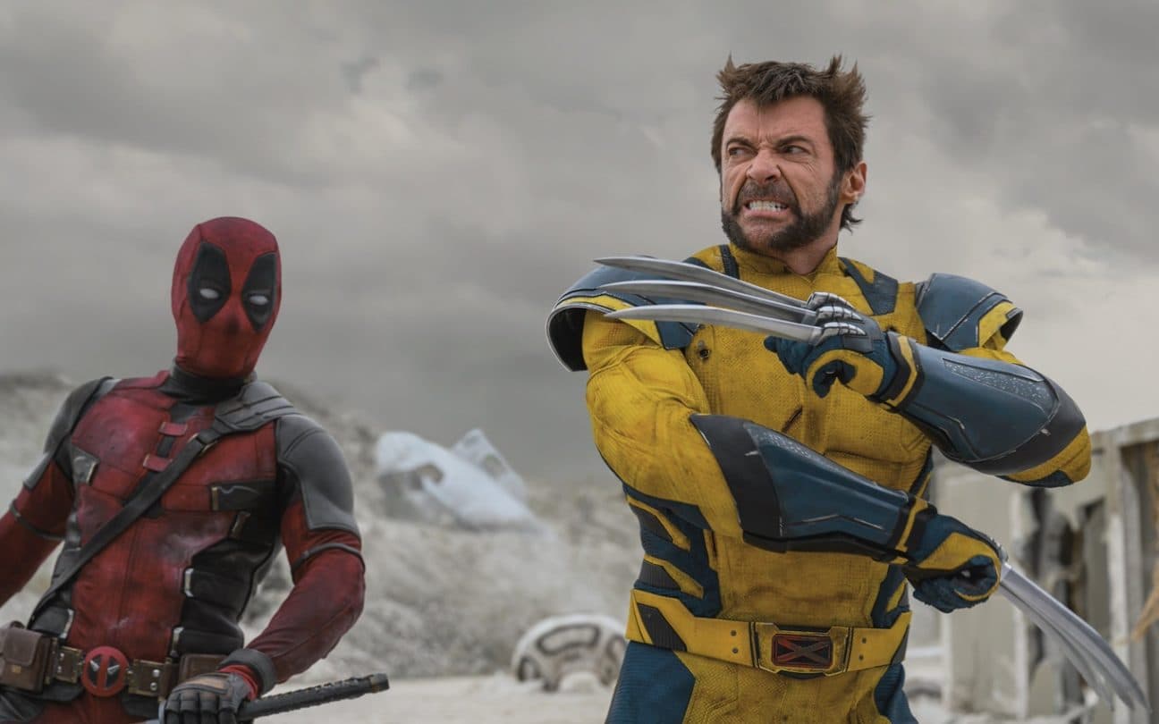 Ryan Reynolds e Hugh Jackman em cena de Deadpool e Wolverine