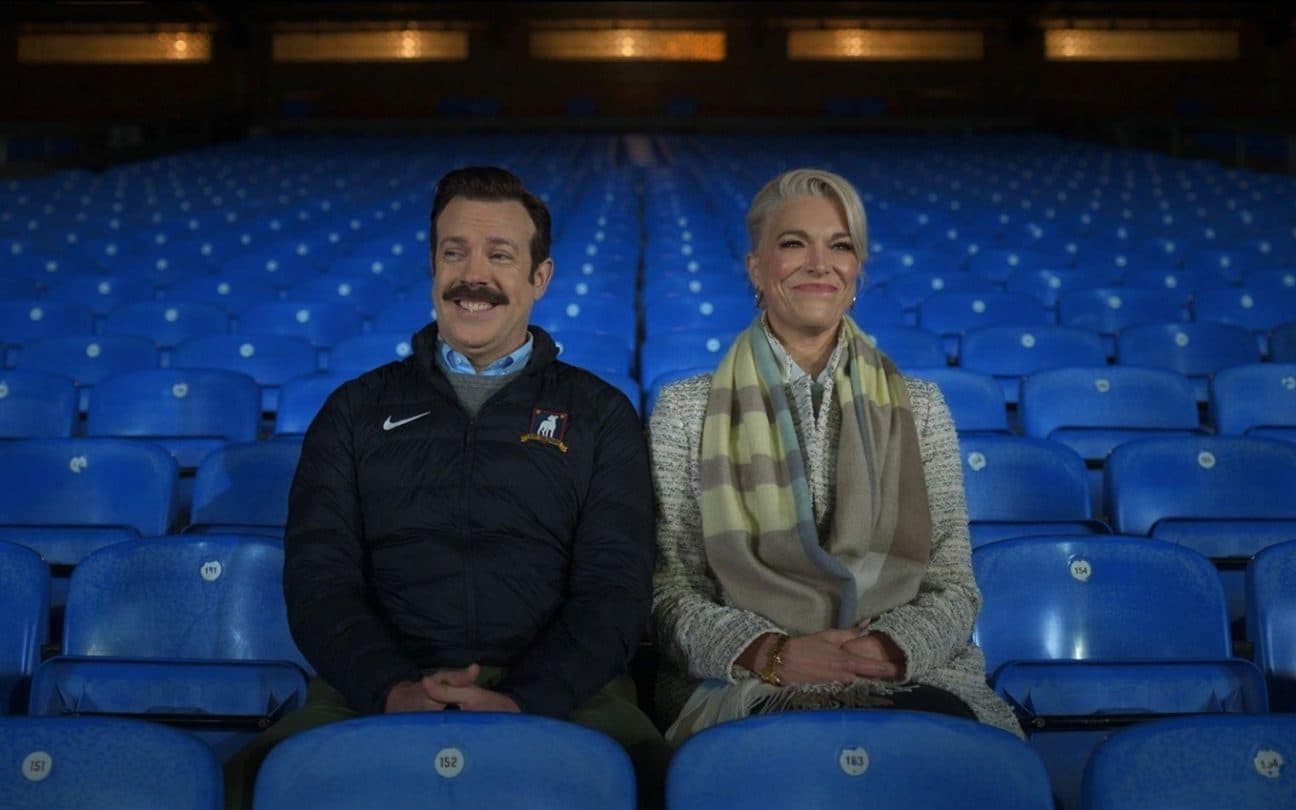 Jason Sudeikis e Hannah Waddingham em cena de Ted Lasso