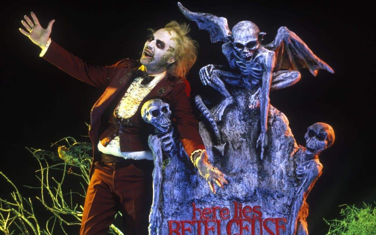 Michael Keaton com Beetlejuice em Os Fantasmas se Divertem