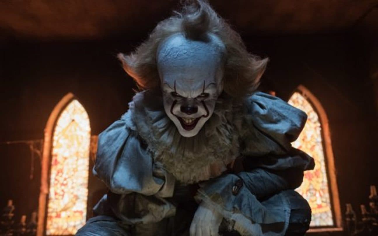 Bill Skarsgård em cena de It - A Coisa; personagem retorna em uma das estreias de outubro