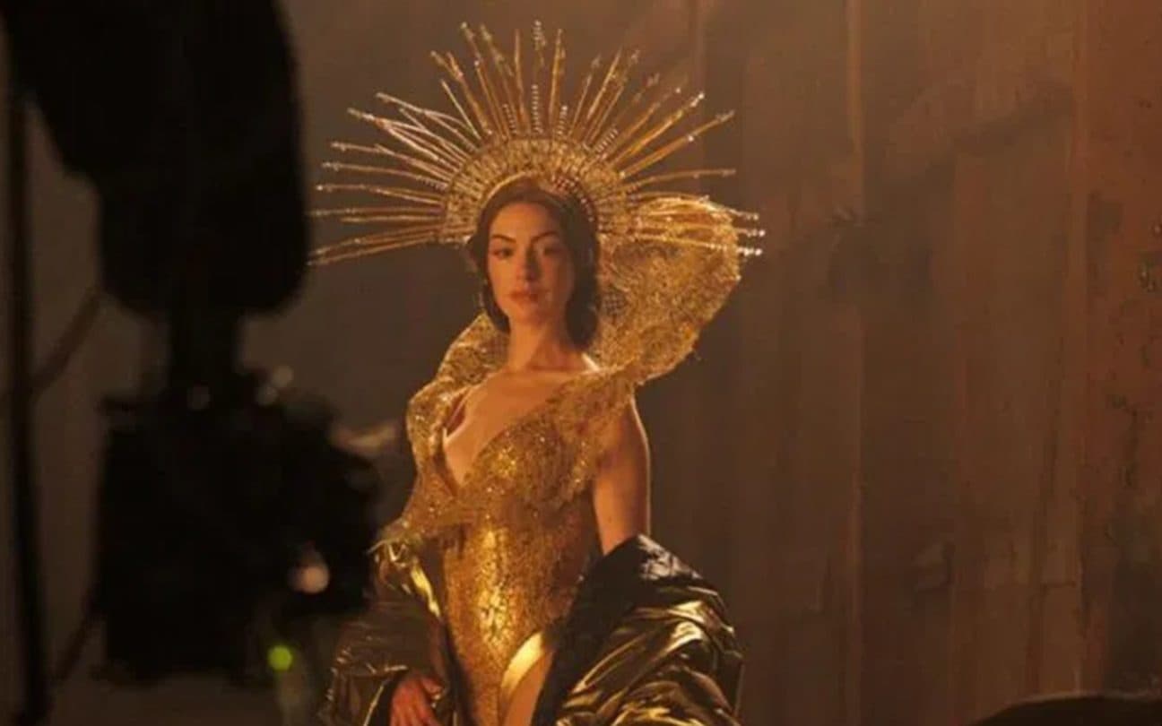 Anne Hathaway em Mother Mary