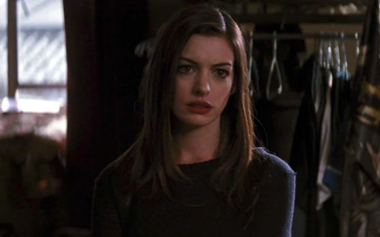 Anne Hathaway em cena de Batman: O Cavaleiro das Trevas
