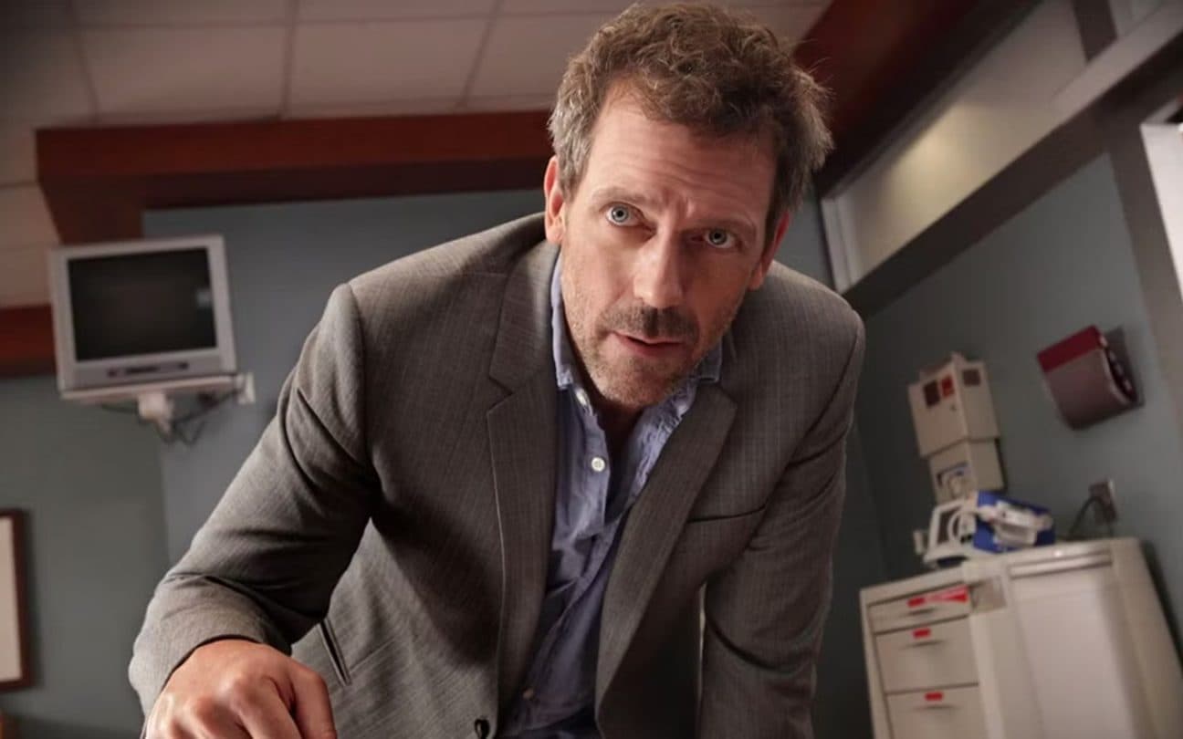 Hugh Laurie em cena de House