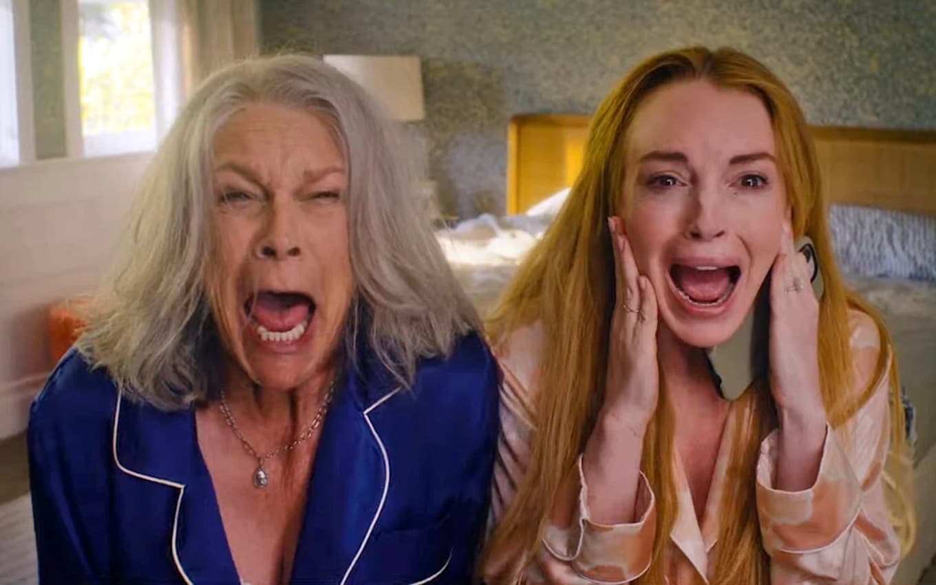Jamie Lee Curtis e Lindsay Lohan em cena de Uma Sexta-feira Mais Louca Ainda, destaque dos cinemas