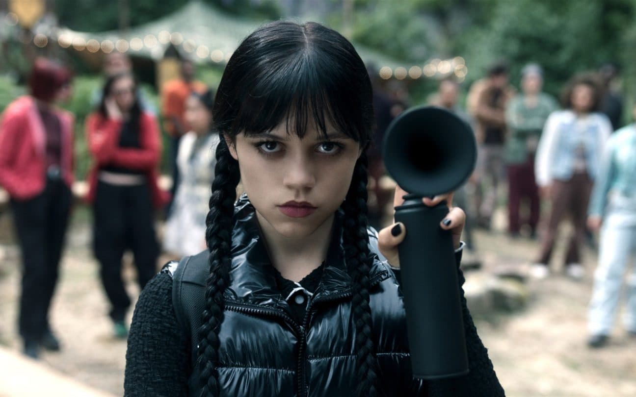 Jenna Ortega em cena de Wandinha, da Netflix