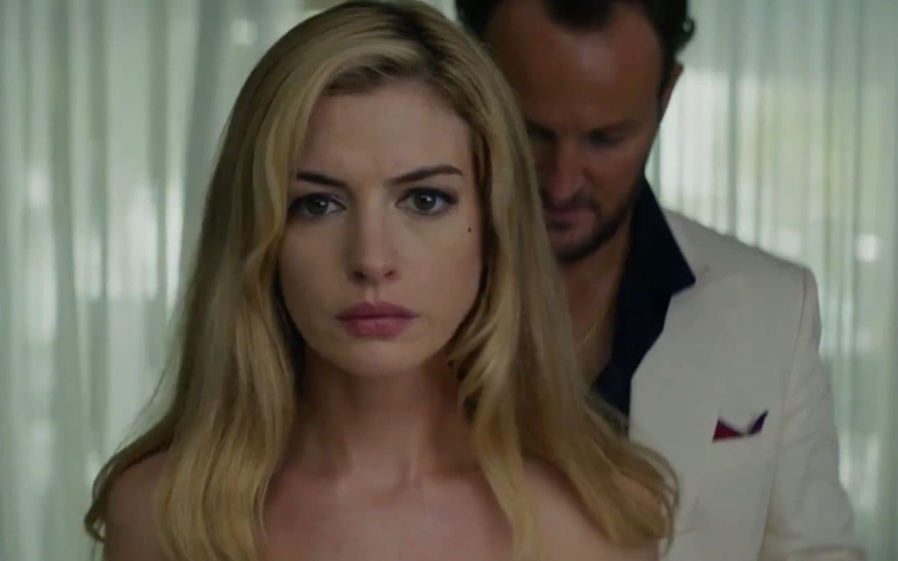 Anne Hathaway no filme Calmaria
