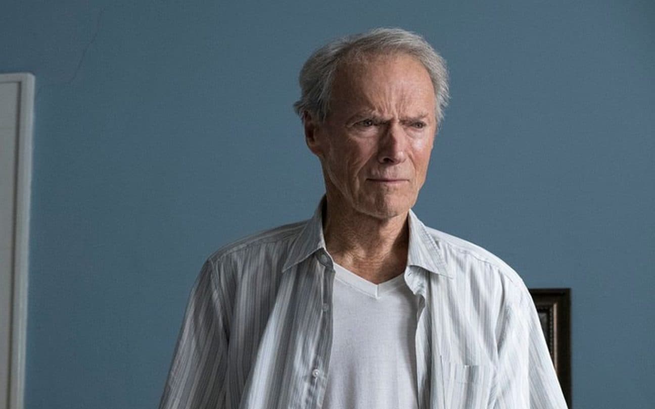 Clint Eastwood em cena de A Mula