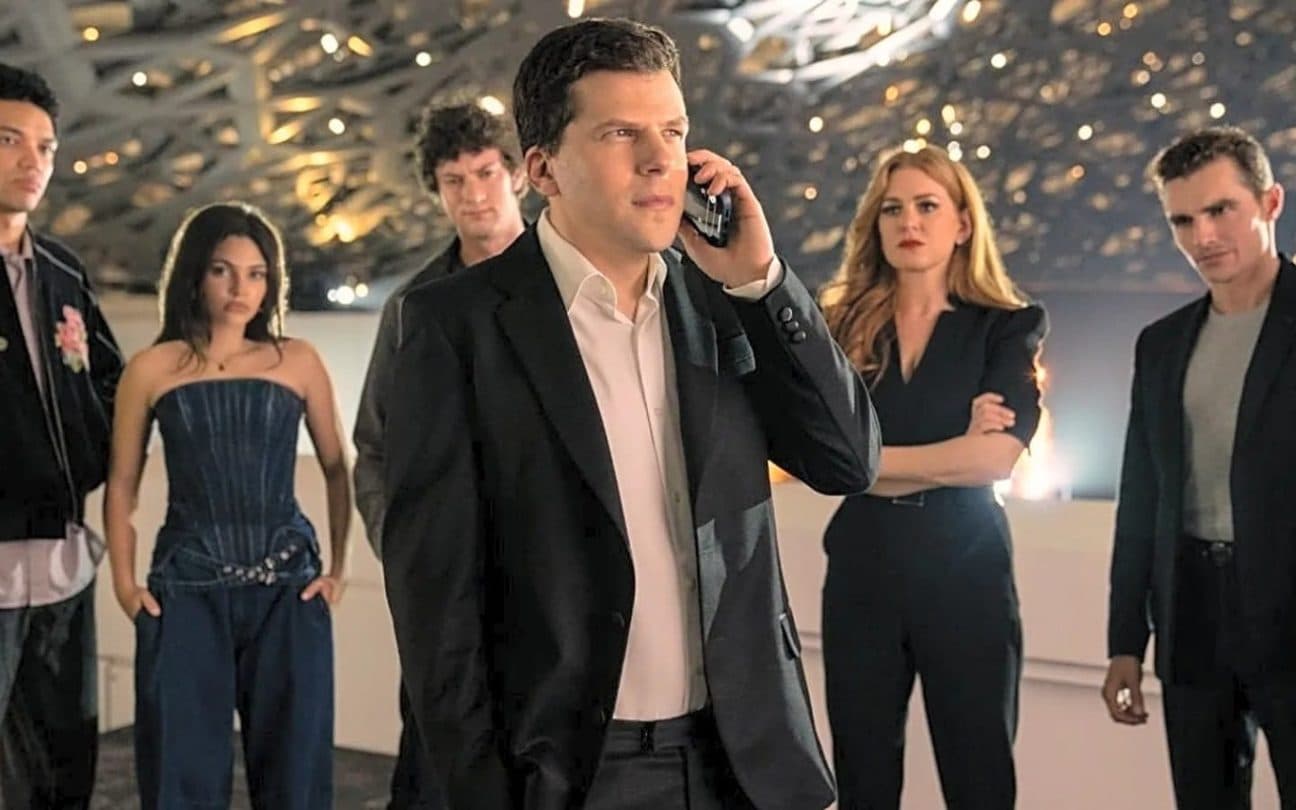 Jesse Einseberg em cena de Truque de Mestre 3, um dos filmes mais esperados de 2025