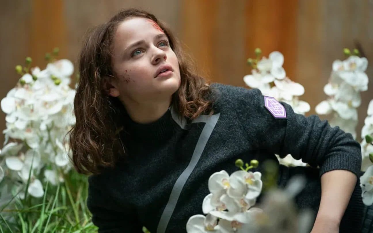 Joey King em cena de Feios, filme da Netflix