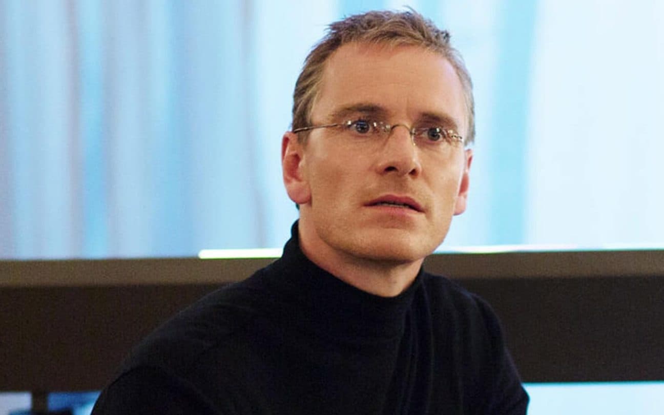 Michael Fassbender em cena de Steve Jobs, filme sobre o criador da Apple