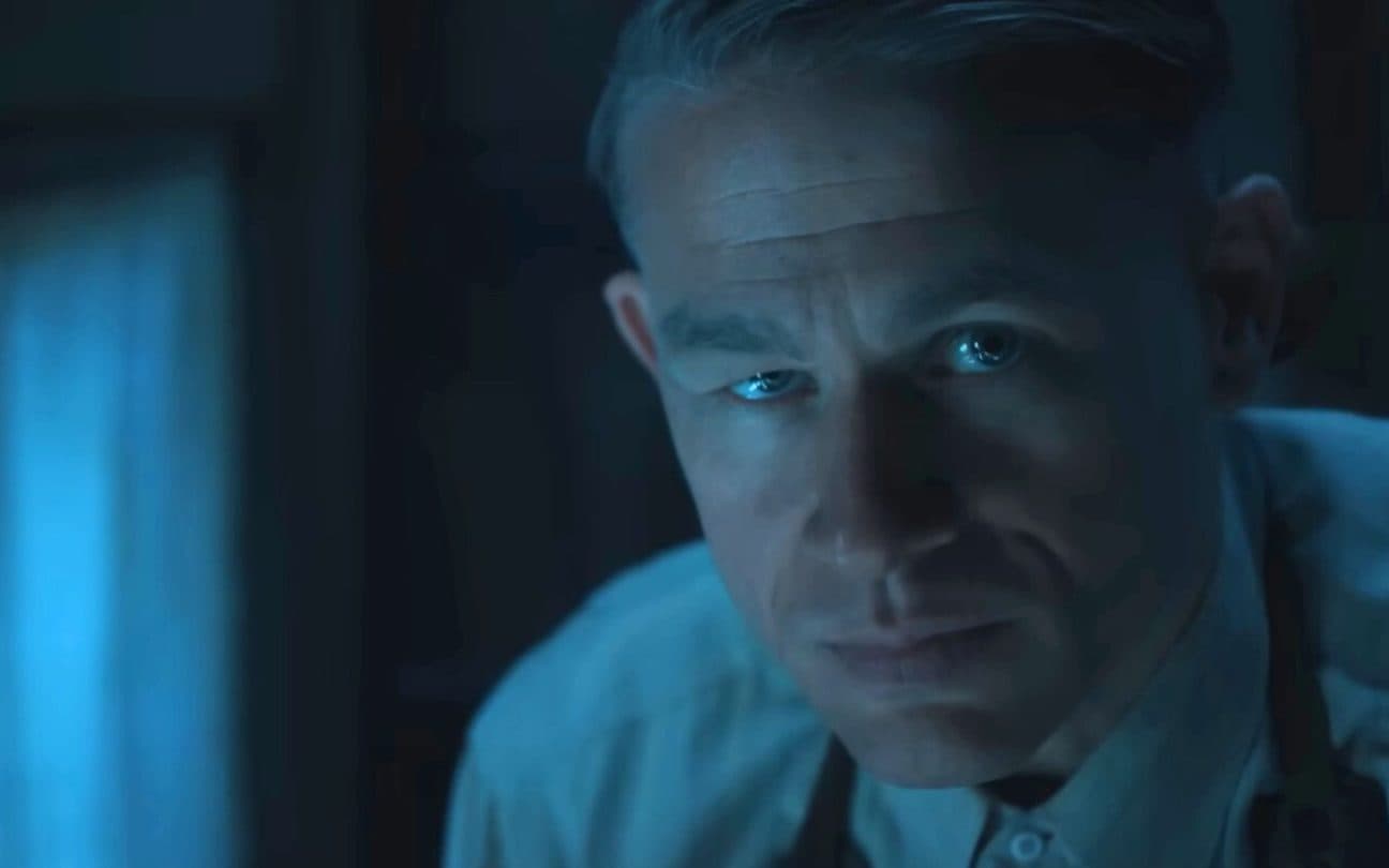 Charlie Hunnam na 3ª temporada de Monstro