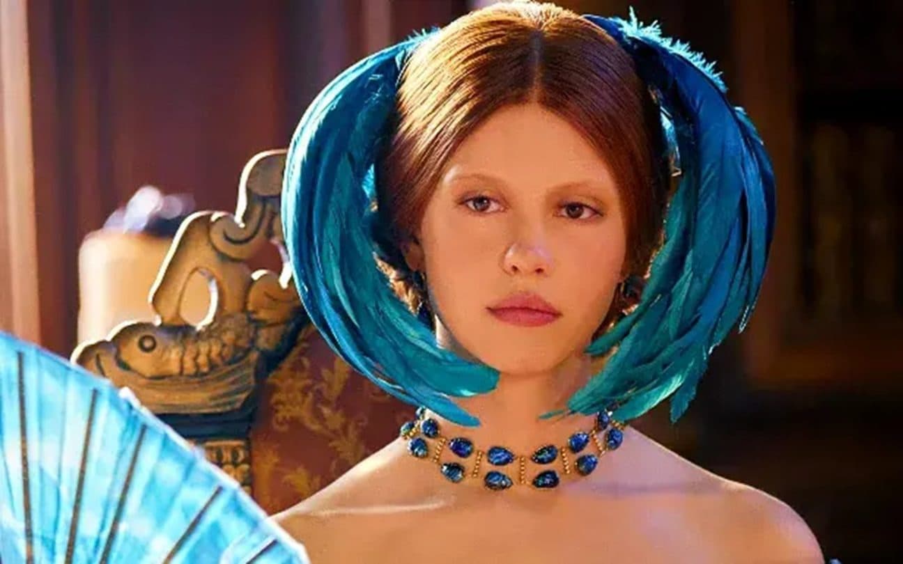 Mia Goth em cena de Frankenstein, filme da Netflix