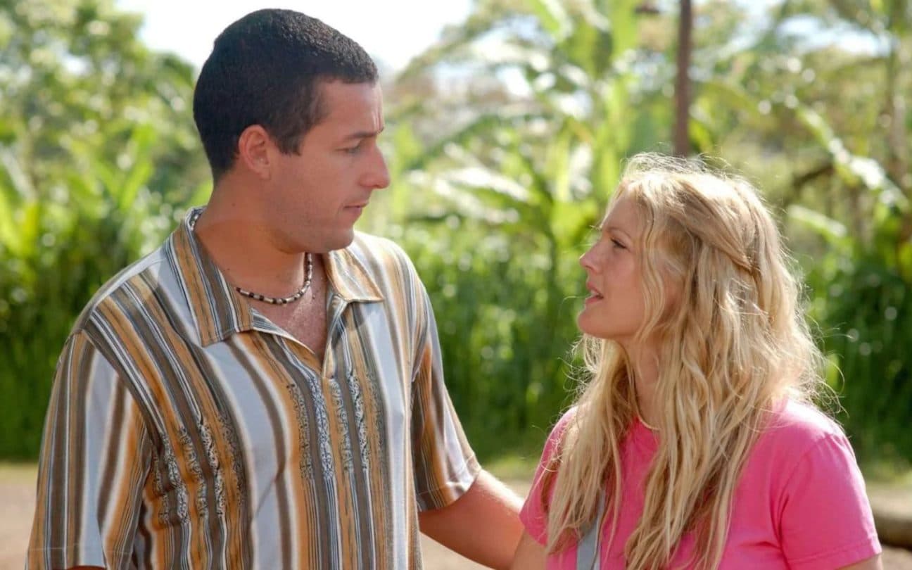 Adam Sandler e Drew Barrymore em comédia romântica clássica dos anos 2000