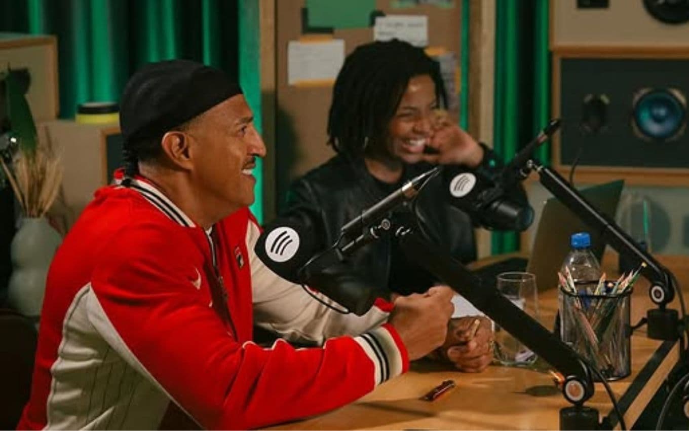 Mano Brown e Semayat Oliveira no podcast Mano a Mano