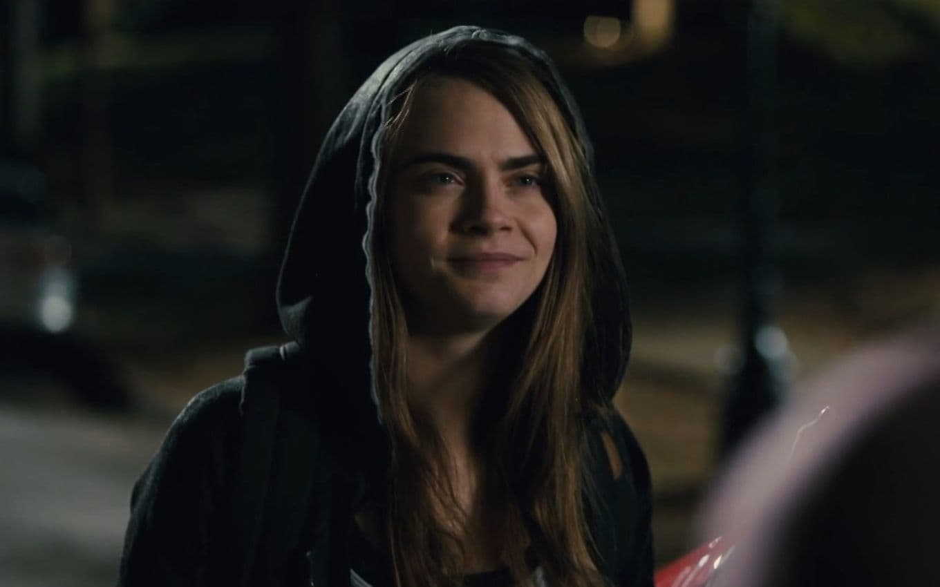 Cara Delavingne no filme de romance Cidades de Papel
