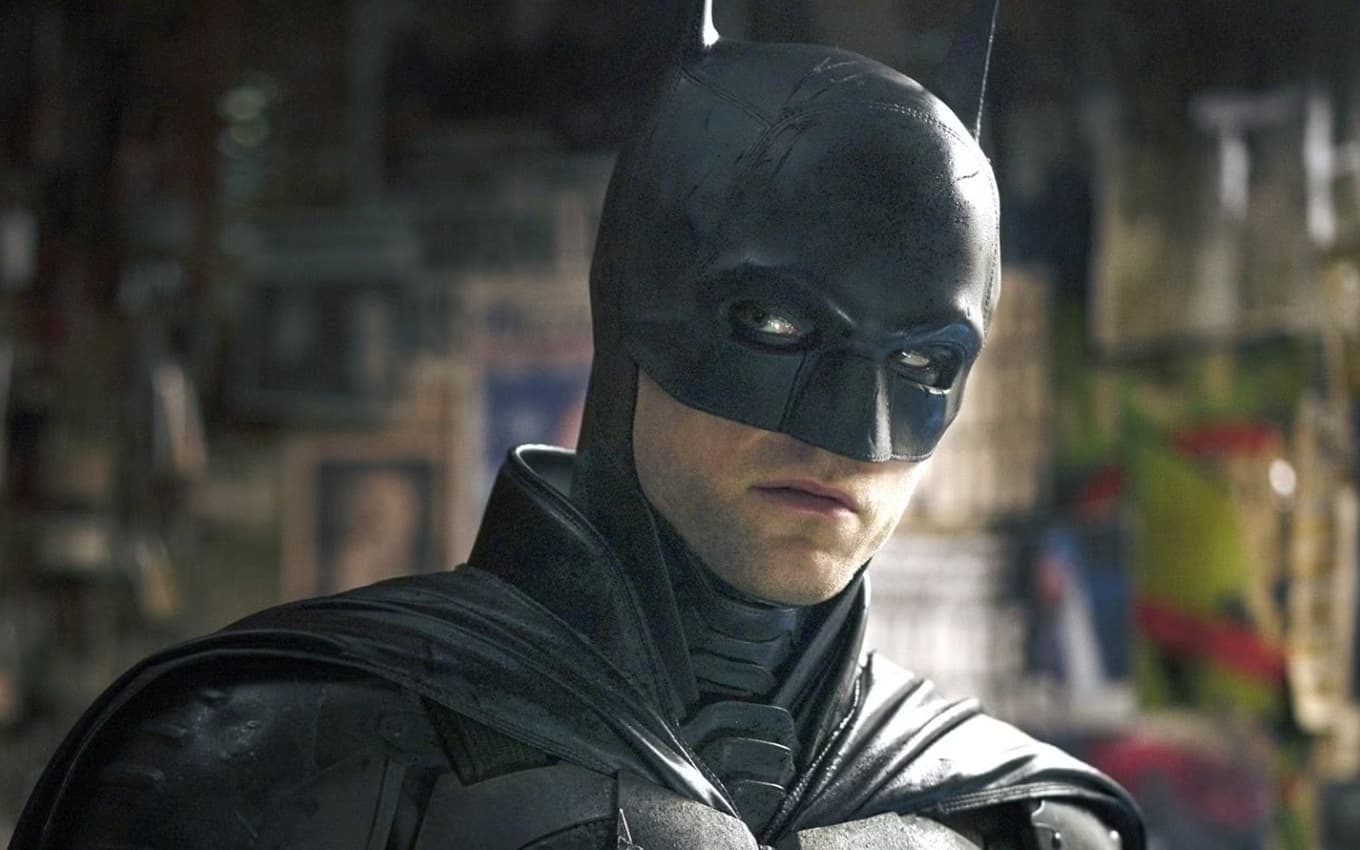 Robert Pattinson em cena de The Batman