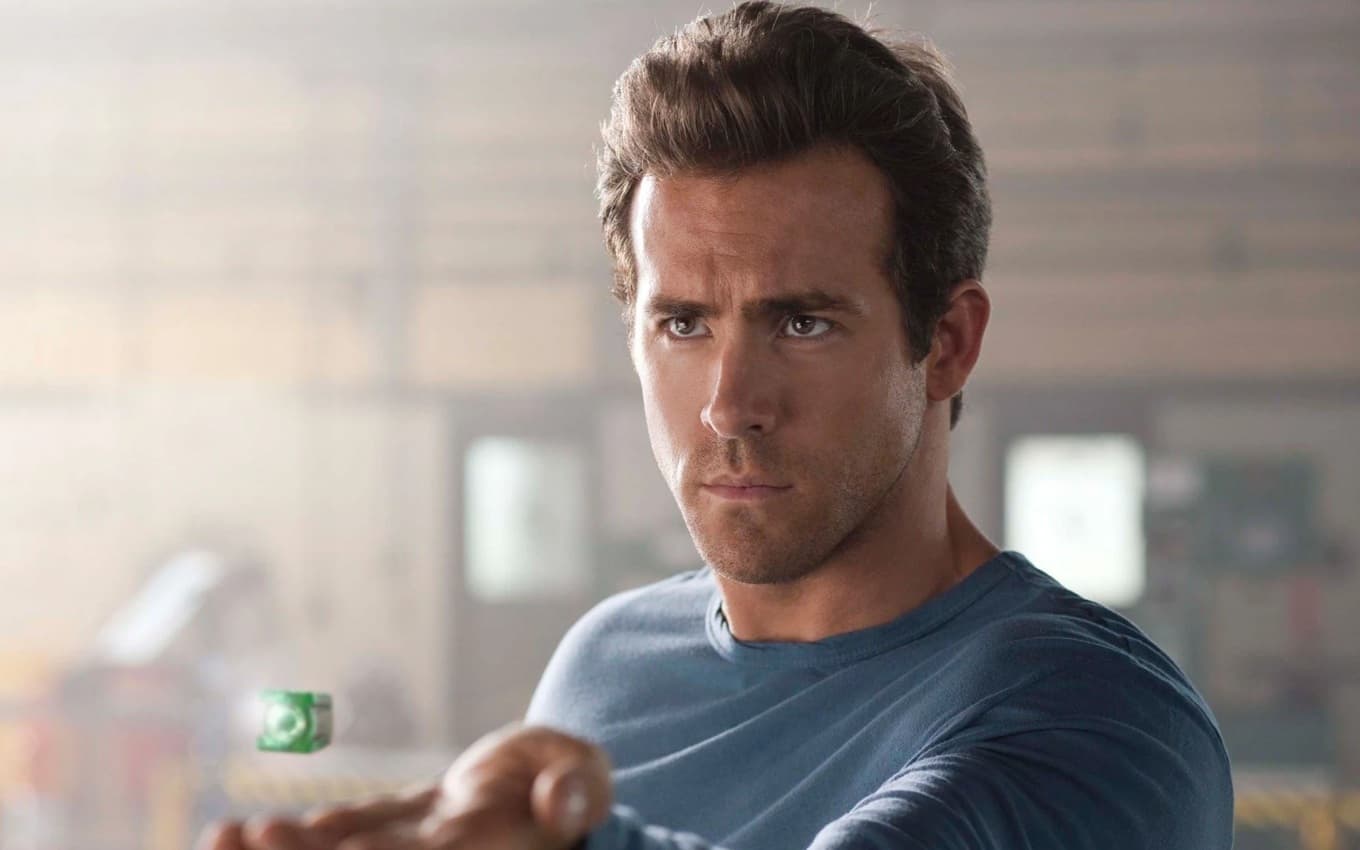Ryan Reynolds em cena de Lanterna Verde