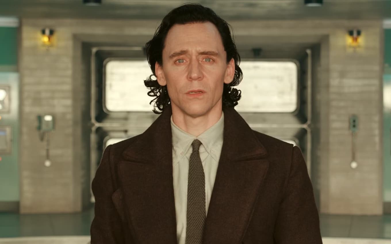 Tom Hiddleston em cena de Loki