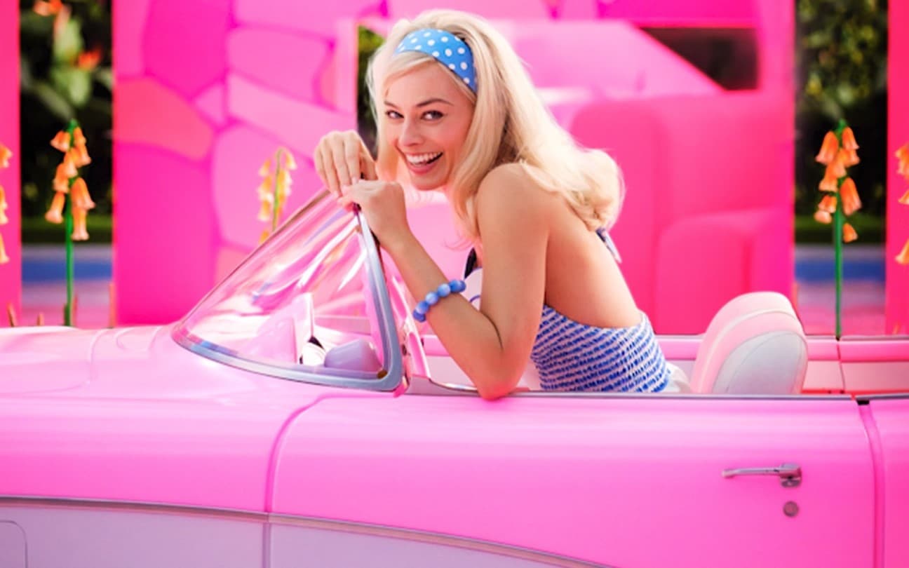 Margot Robbie em cena de Barbie