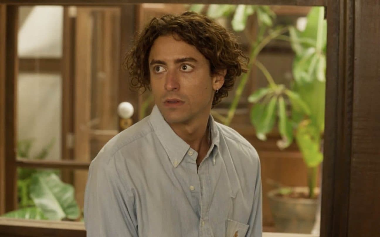 O ator Jesuita Barbosa caracterizado como o Jove em cena de Pantanal