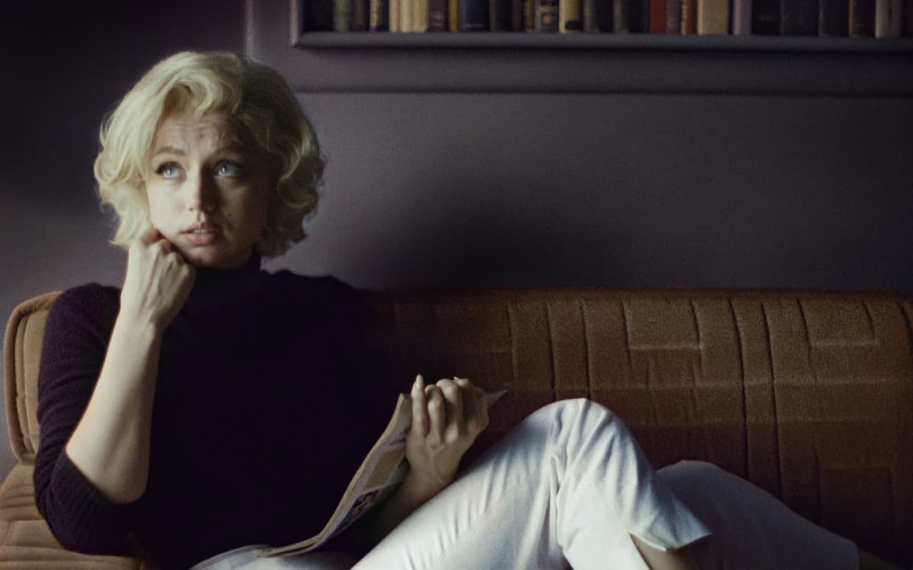 Ana de Armas como Marilyn Monroe em cena de Blonde