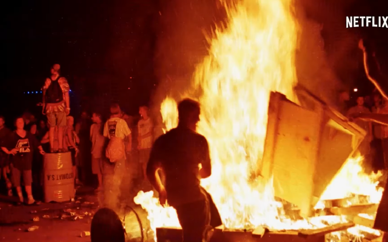 Clusterf**k: Woodstock ’99: Cena de série da Netflix mostra incêndio no festival