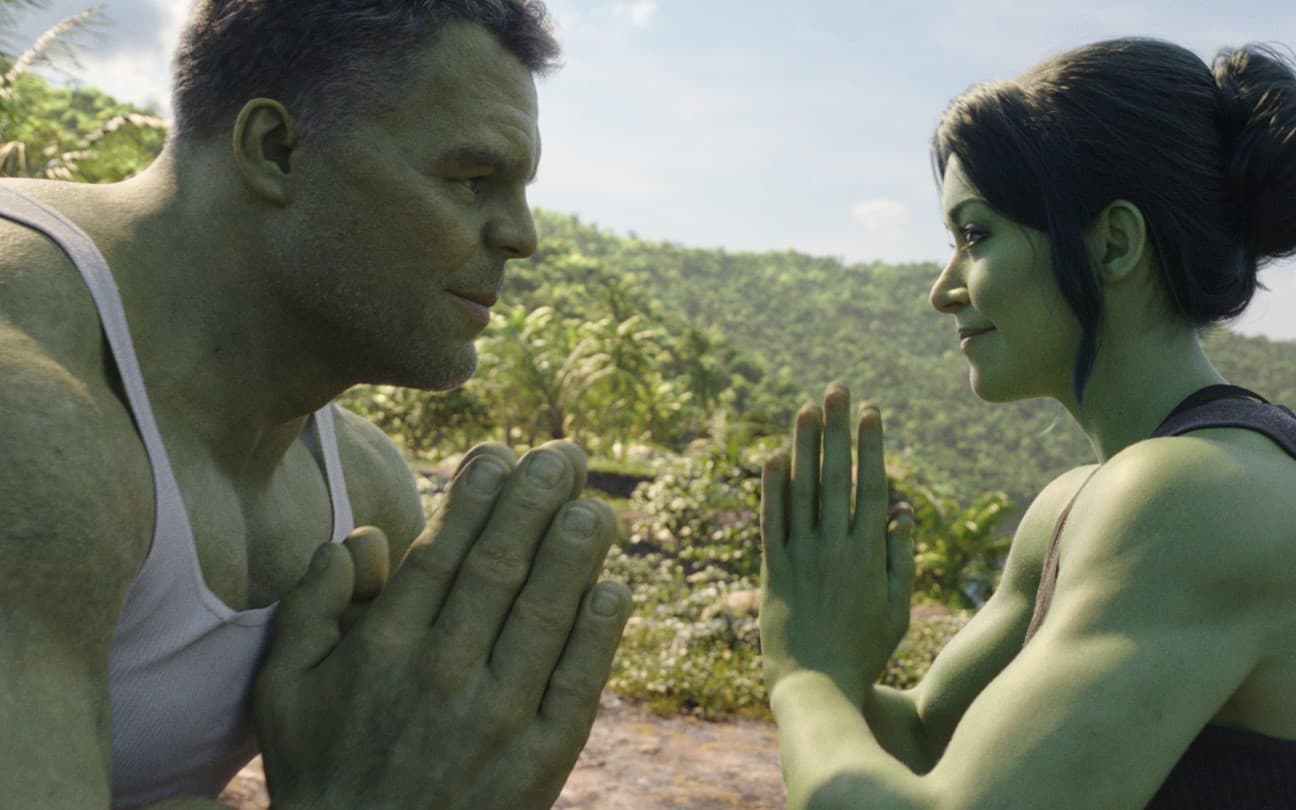 Mark Ruffalo e Tatiana Maslany em cena de Mulher-Hulk: Defensora de Heróis