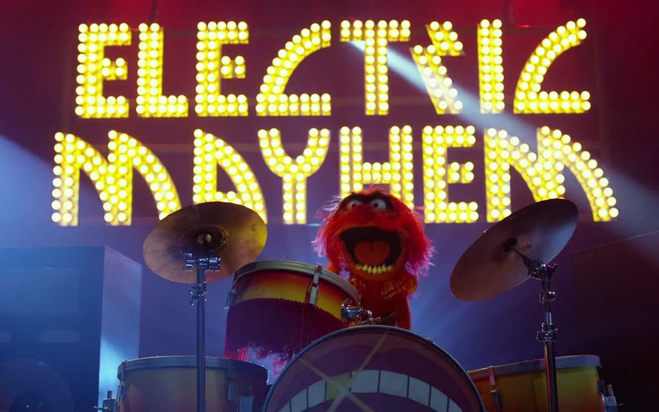 A banda Eletric Mayhem em cena de Muppets: Procurados e Amados