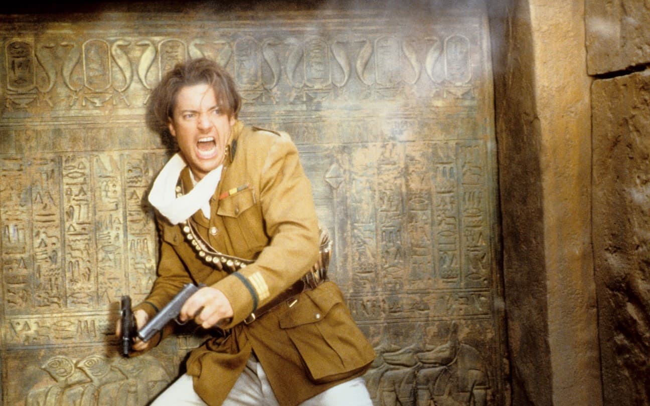 Brendan Fraser em cena de A Múmia