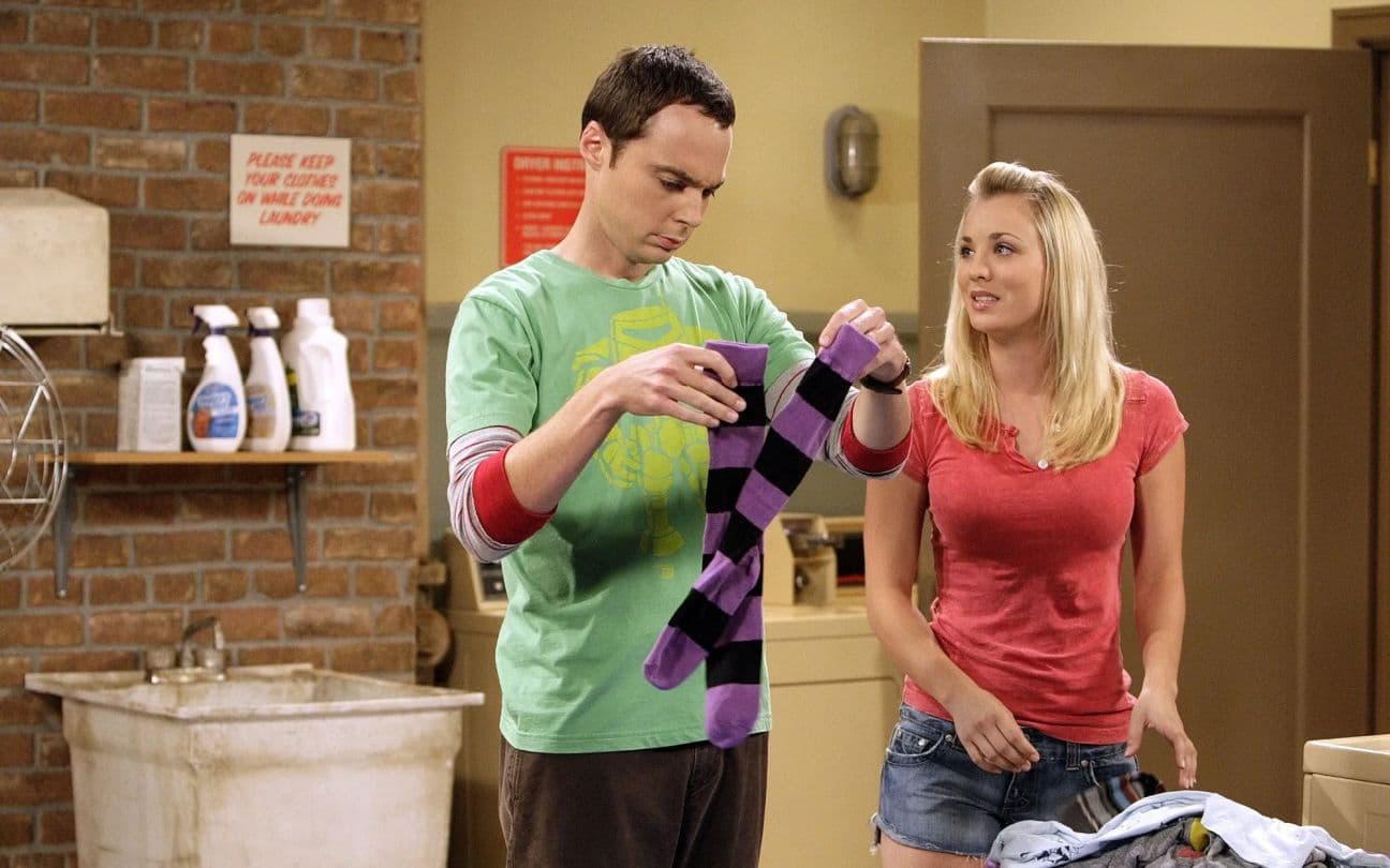 Jim Parsons e Kaley Cuoco em The Big Bang Theory