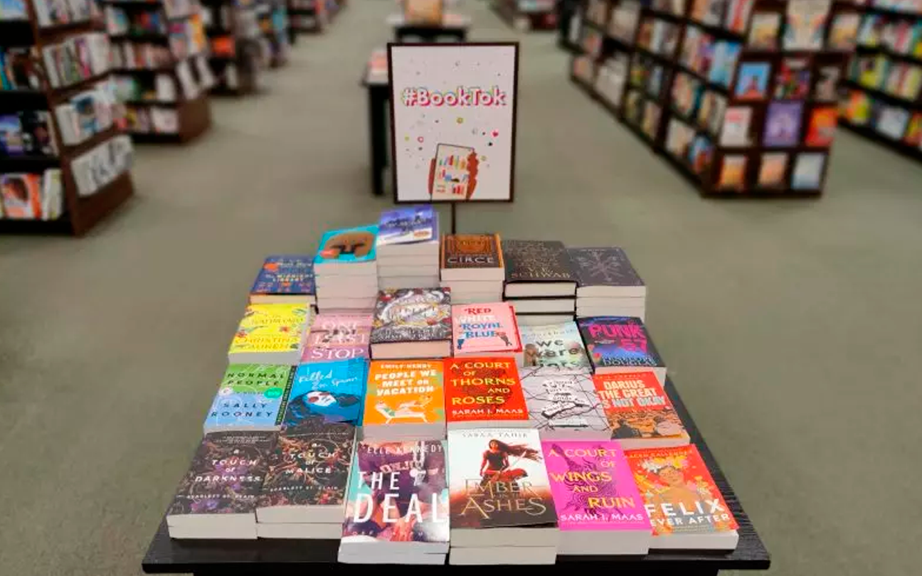 Display Barnes and Noble