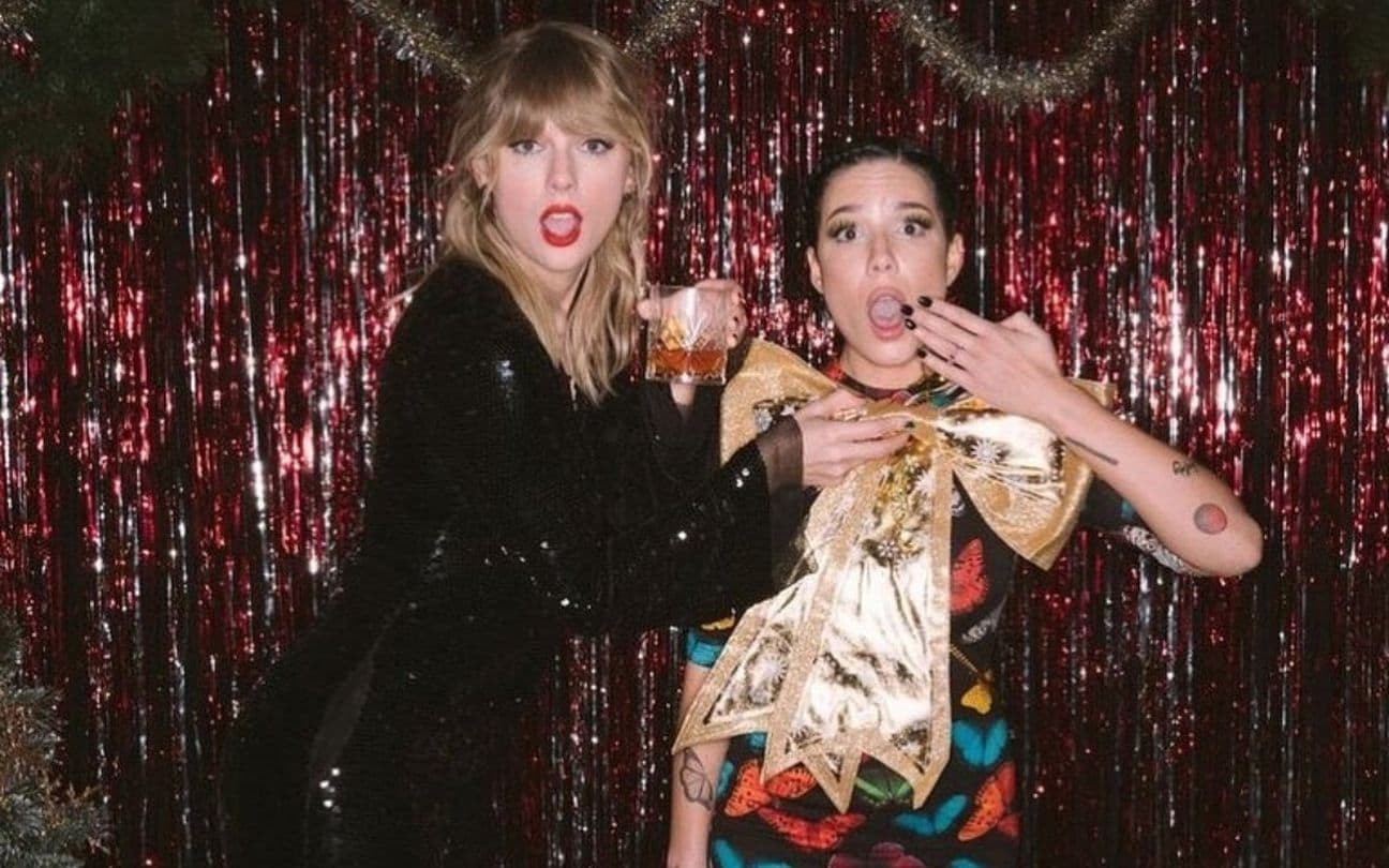 Taylor Swift e Halsey em festa de Taylor