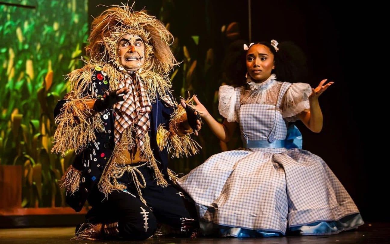 Ivan Parente com Duda Pimenta em O Mágico de Oz