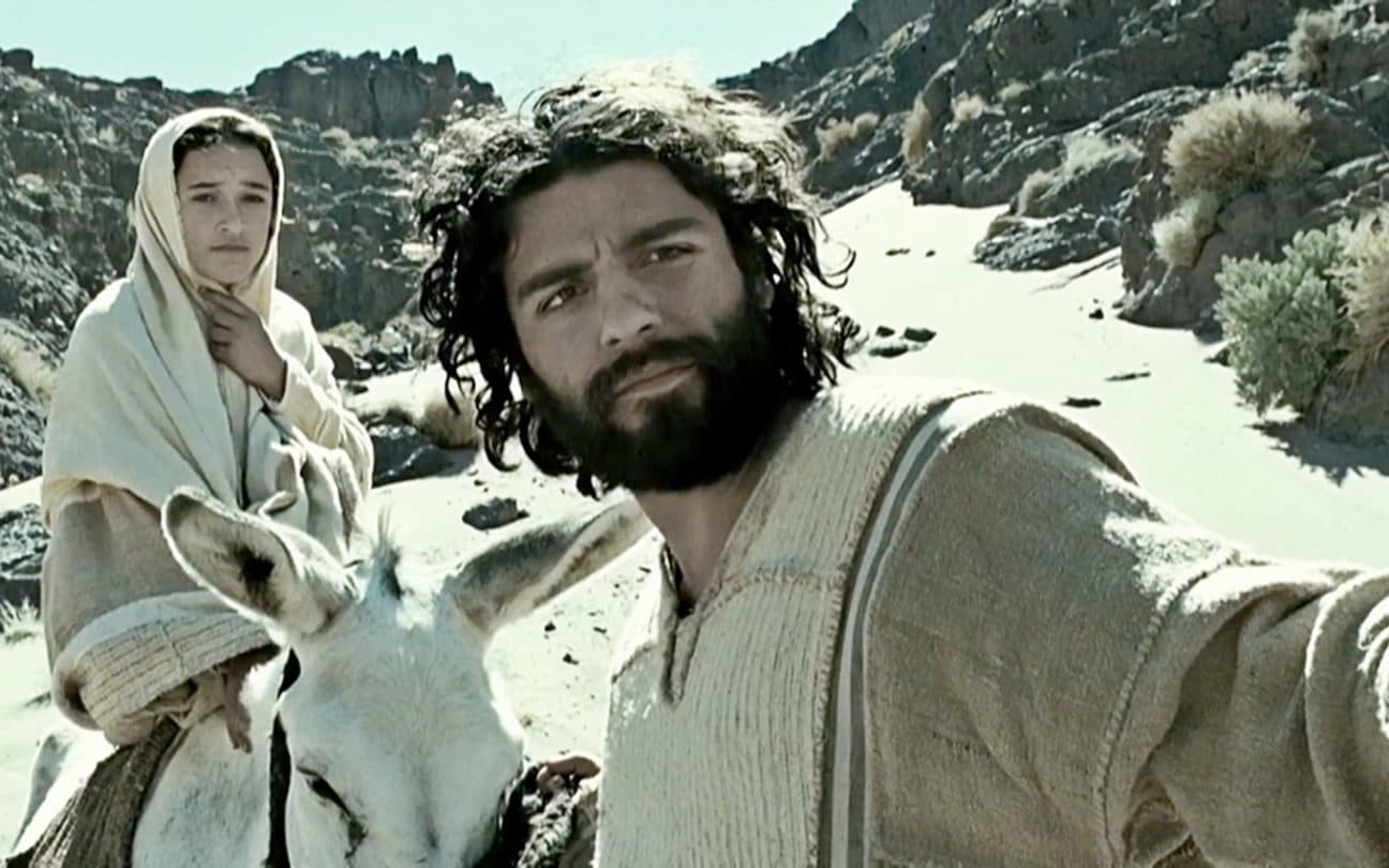 Keisha Castle-Hughes e Oscar Isaac em cena de Jesus - A História do Nascimento