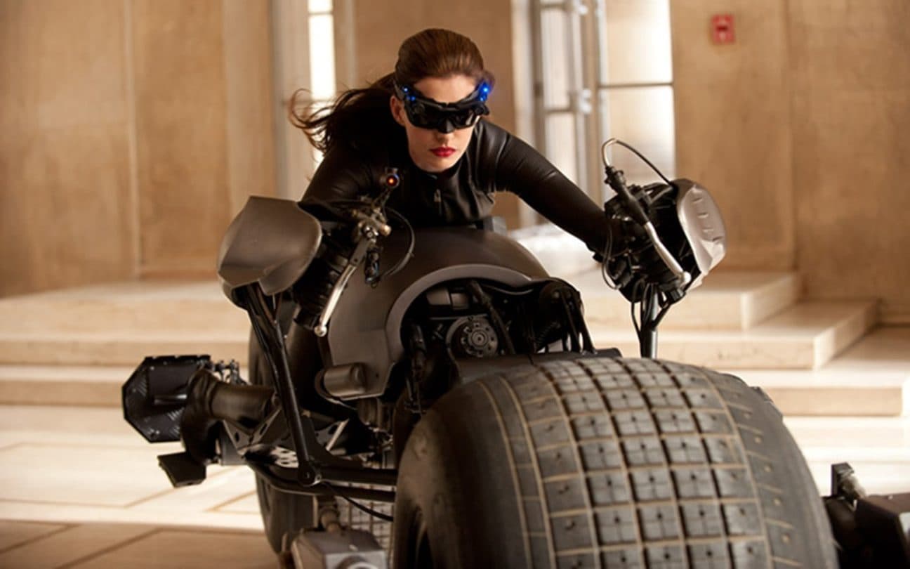 Anne Hathaway em cena de Batman: O Cavaleiro das Trevas Ressurge