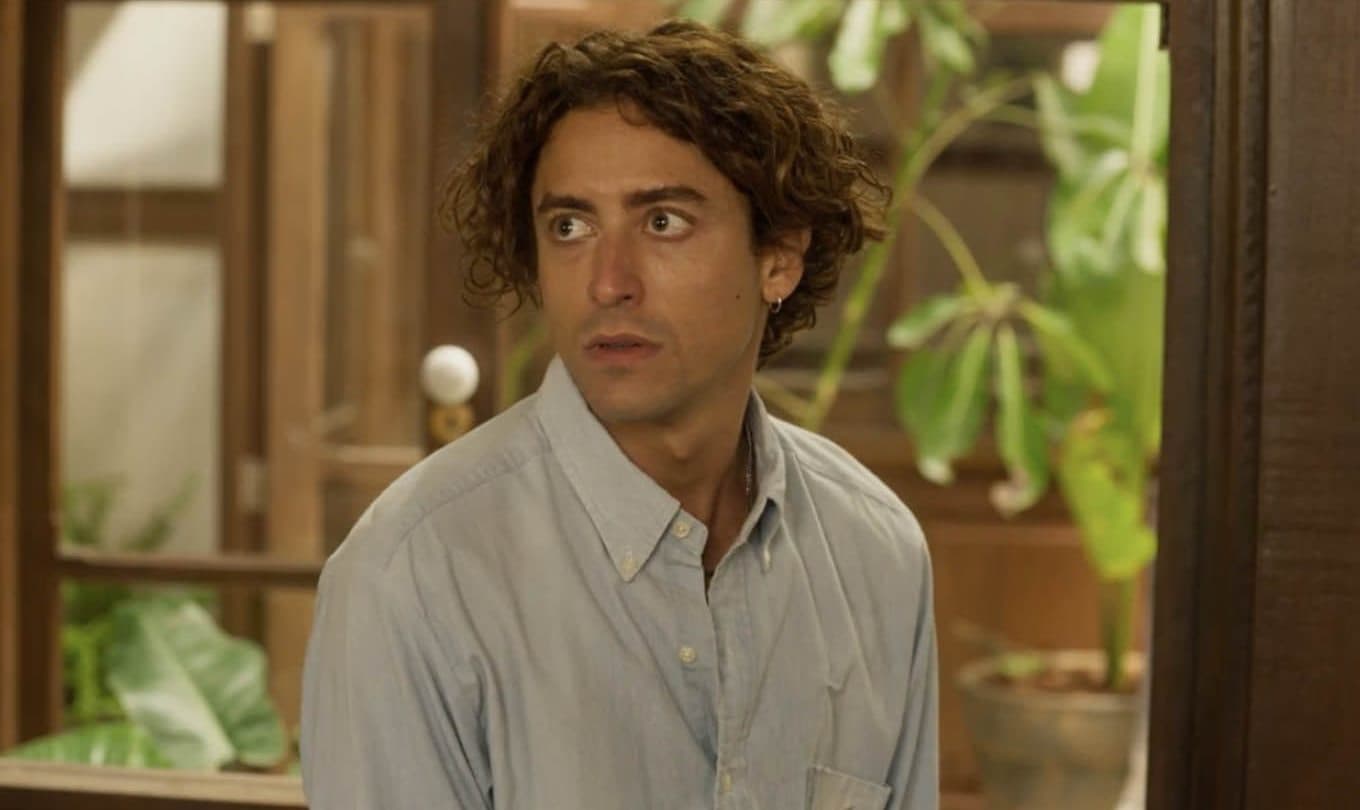 O ator Jesuita Barbosa caracterizado como o Jove em cena de Pantanal