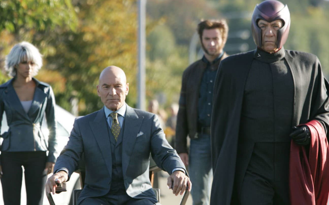 Halle Berry, Patrick Stewart, Hugh Jackman e Ian McKellen em cena de X-Men: O Confronto Final