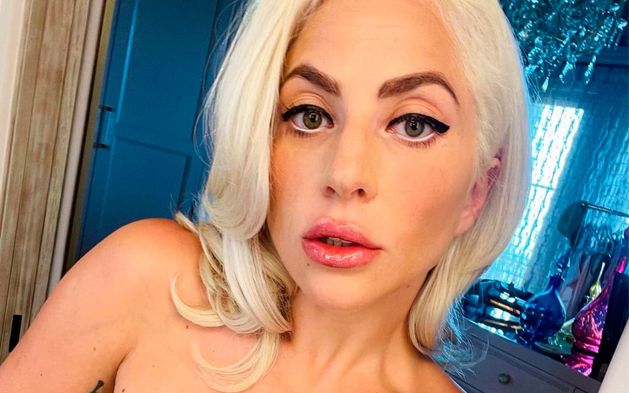 Lady Gaga posa para selfie